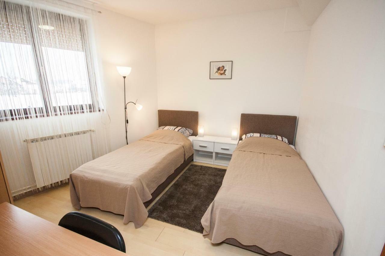 Apartment カルロヴァッツ エクステリア 写真